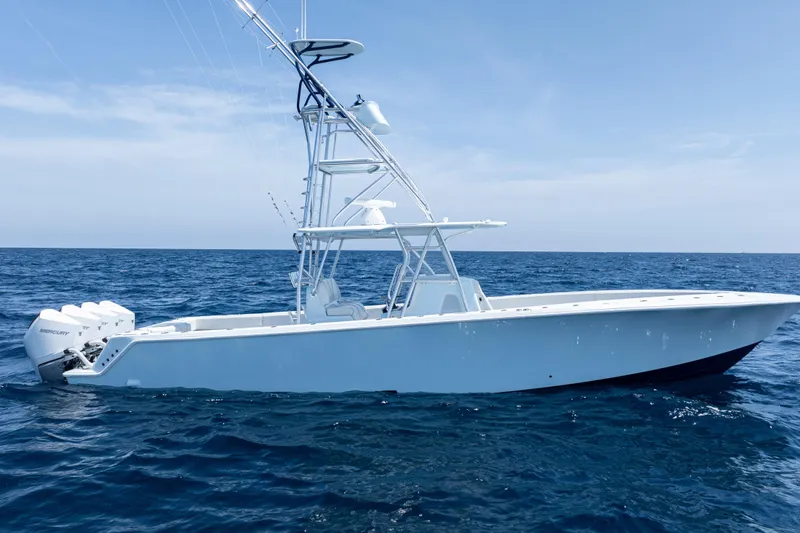  Yacht Photos Pics 2023 SeaVee 390Z boat on open ocean, clear sky, side view.