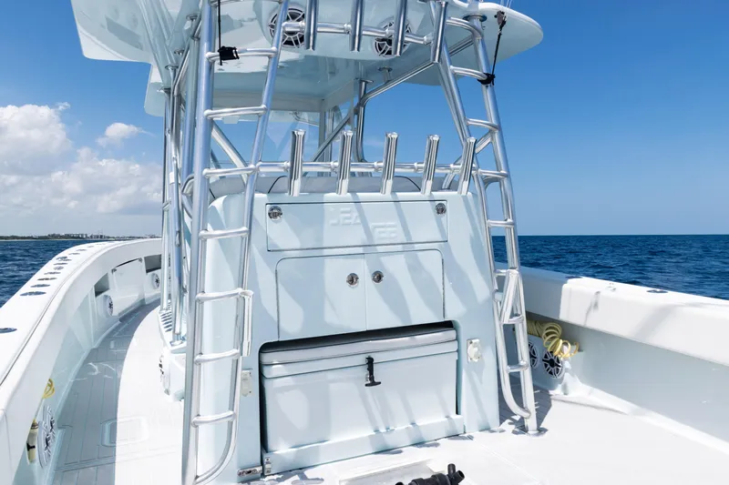  Yacht Photos Pics 2023 SeaVee 390Z boat with rod holders, ocean view, and clear blue sky.