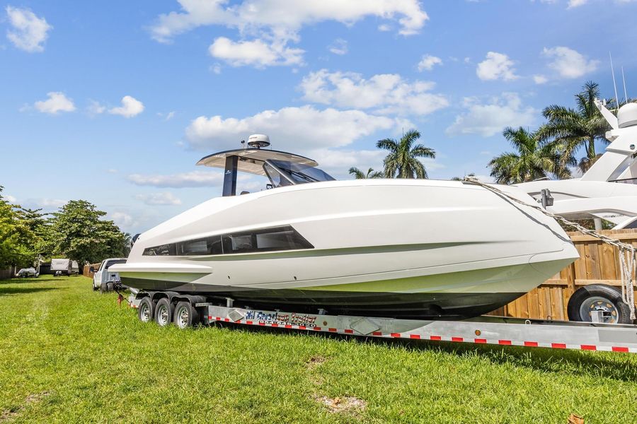 2023 Astondoa 377 Coupe Outboard