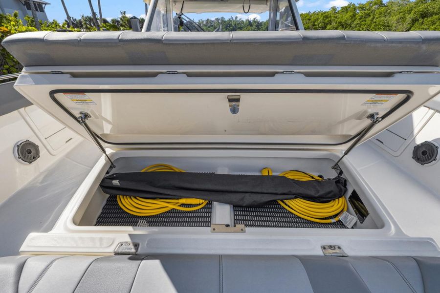 2022 Boston Whaler 420 Outrage