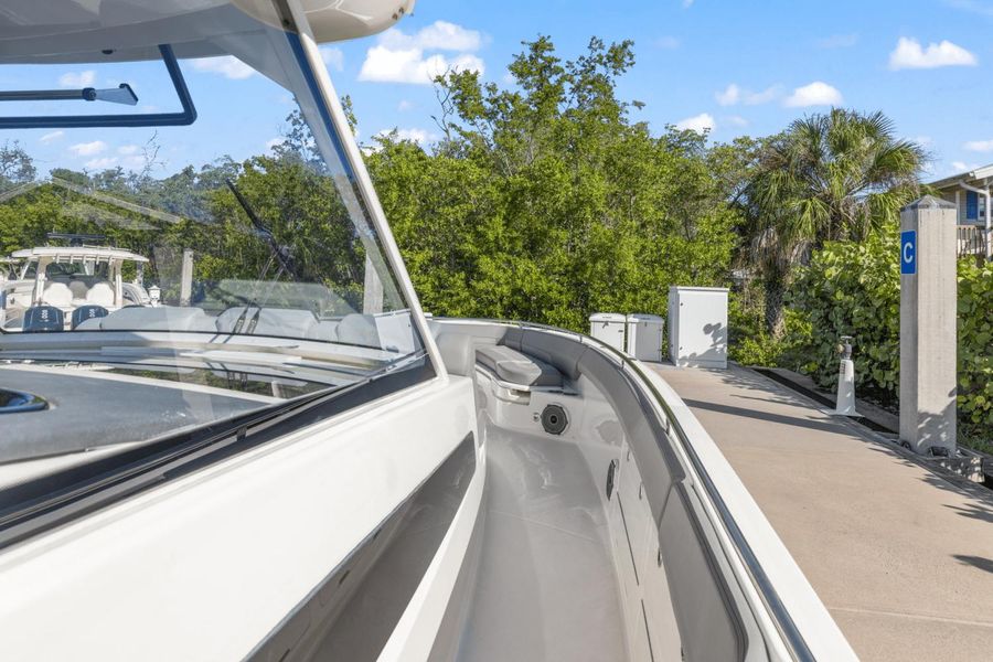 2022 Boston Whaler 420 Outrage