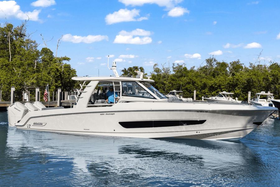 2022 Boston Whaler 420 Outrage