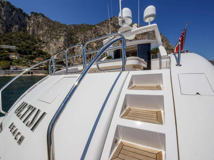 Ultim Yacht Photos Pics Luxury yacht Arno Leopard Canteri Navale Srl 2006, docked with scenic mountain backdrop.