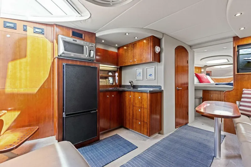 Bay Burns Yacht Photos Pics 2007 Cruisers 390 Express Cruiser 'Bay Burns'