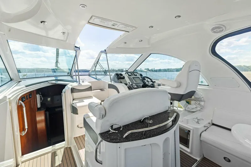 Bay Burns Yacht Photos Pics 2007 Cruisers 390 Express Cruiser 'Bay Burns'