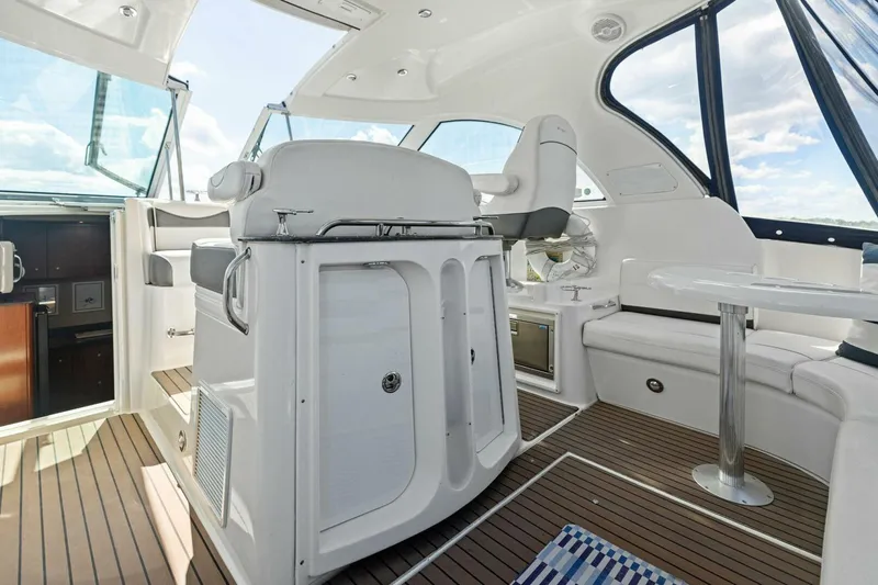 Bay Burns Yacht Photos Pics 2007 Cruisers 390 Express Cruiser 'Bay Burns'