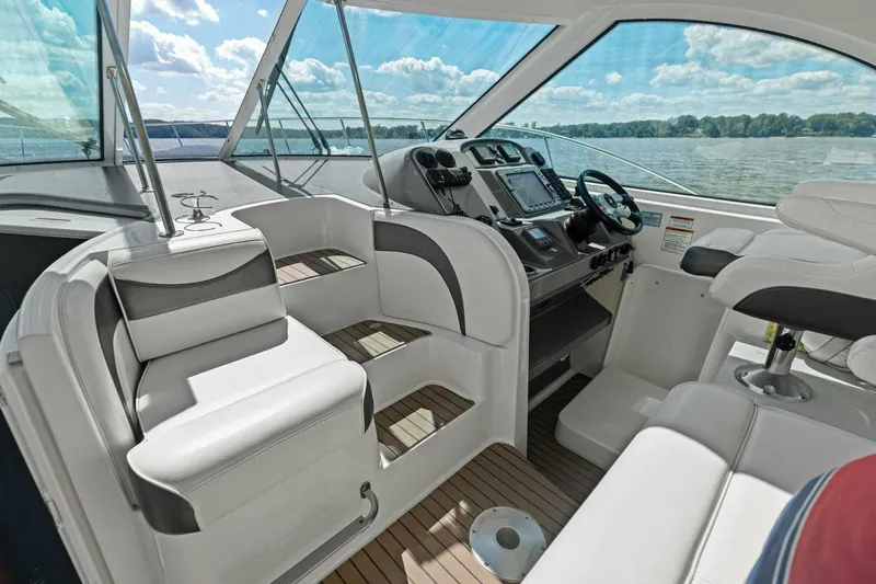 Bay Burns Yacht Photos Pics 2007 Cruisers 390 Express Cruiser 'Bay Burns'