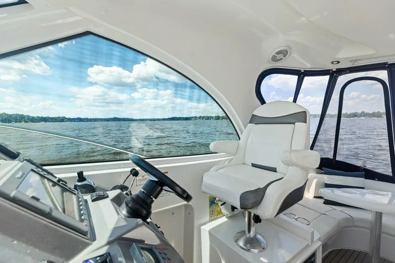 Bay Burns Yacht Photos Pics 2007 Cruisers 390 Express Cruiser 'Bay Burns'