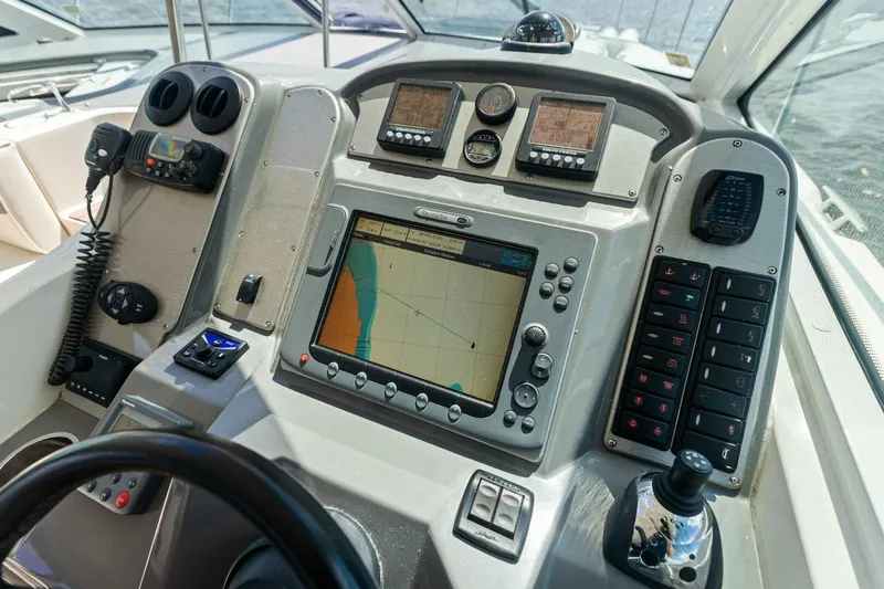 Bay Burns Yacht Photos Pics 2007 Cruisers 390 Express Cruiser 'Bay Burns'