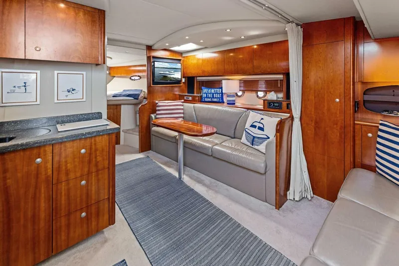 Bay Burns Yacht Photos Pics 2007 Cruisers 390 Express Cruiser 'Bay Burns'