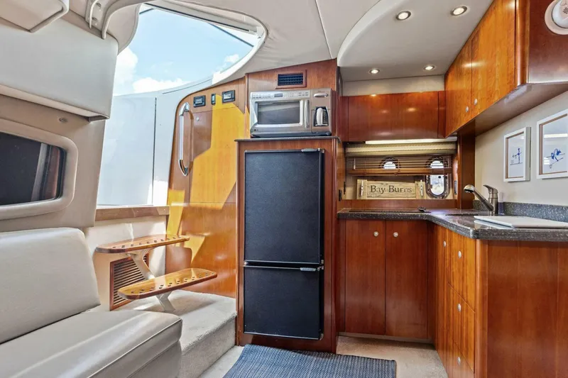 Bay Burns Yacht Photos Pics 2007 Cruisers 390 Express Cruiser 'Bay Burns'