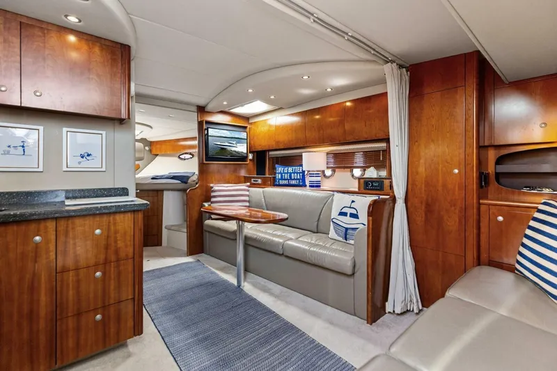 Bay Burns Yacht Photos Pics 2007 Cruisers 390 Express Cruiser 'Bay Burns'