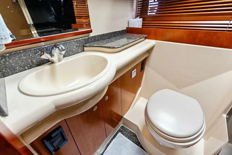 Bay Burns Yacht Photos Pics 2007 Cruisers 390 Express Cruiser 'Bay Burns'