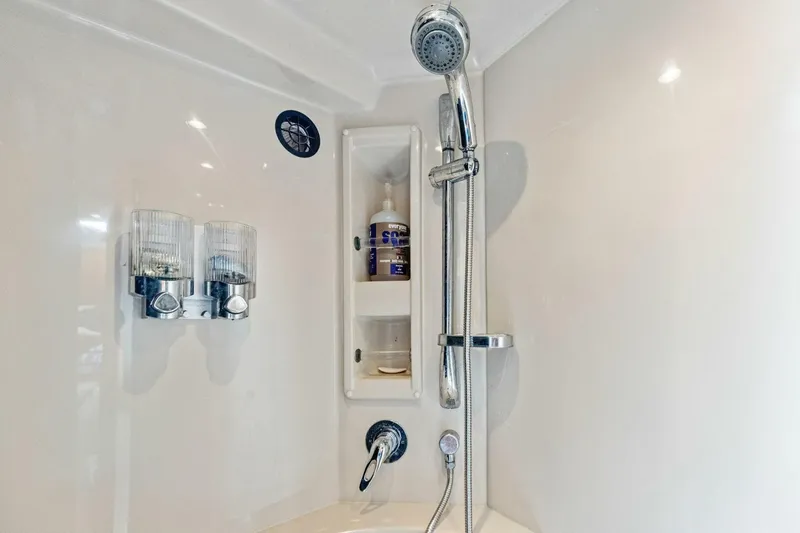 Bay Burns Yacht Photos Pics 2007 Cruisers 390 Express Cruiser 'Bay Burns'