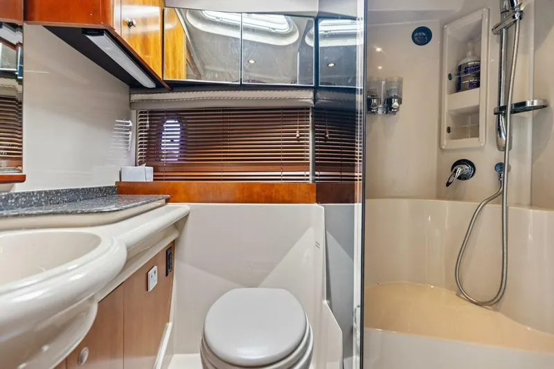 Bay Burns Yacht Photos Pics 2007 Cruisers 390 Express Cruiser 'Bay Burns'