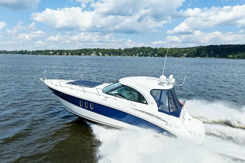 Bay Burns Yacht Photos Pics 2007 Cruisers 390 Express Cruiser 'Bay Burns'