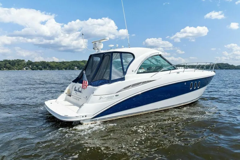 Bay Burns Yacht Photos Pics 2007 Cruisers 390 Express Cruiser 'Bay Burns'