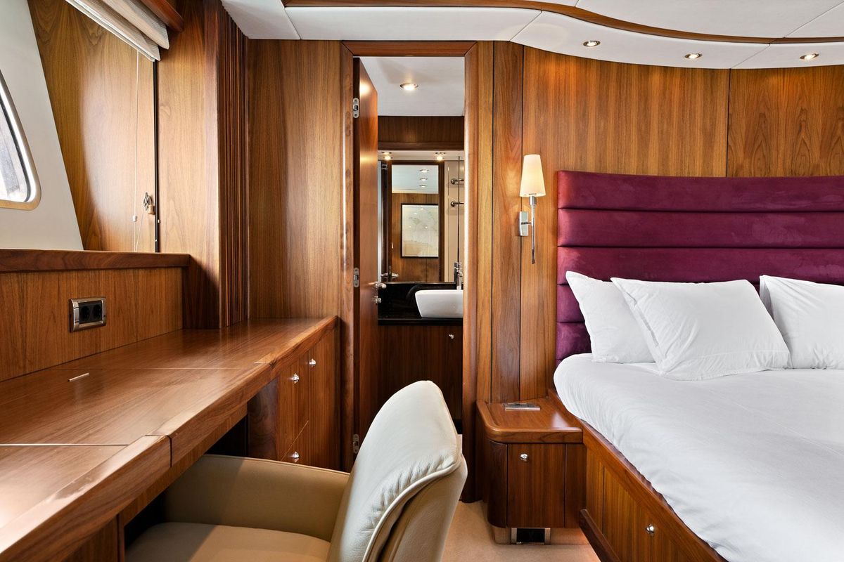 2007 Sunseeker 82 