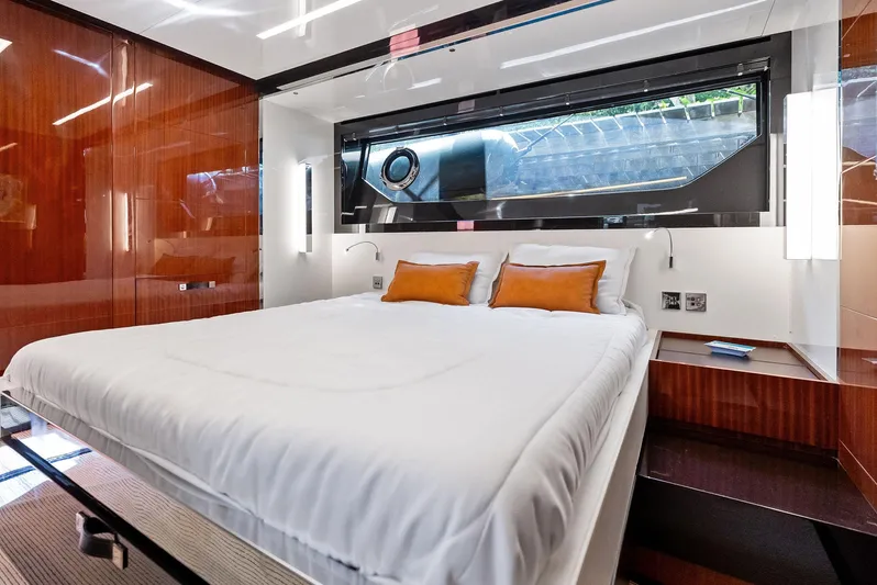 Phantom Yacht Photos Pics 