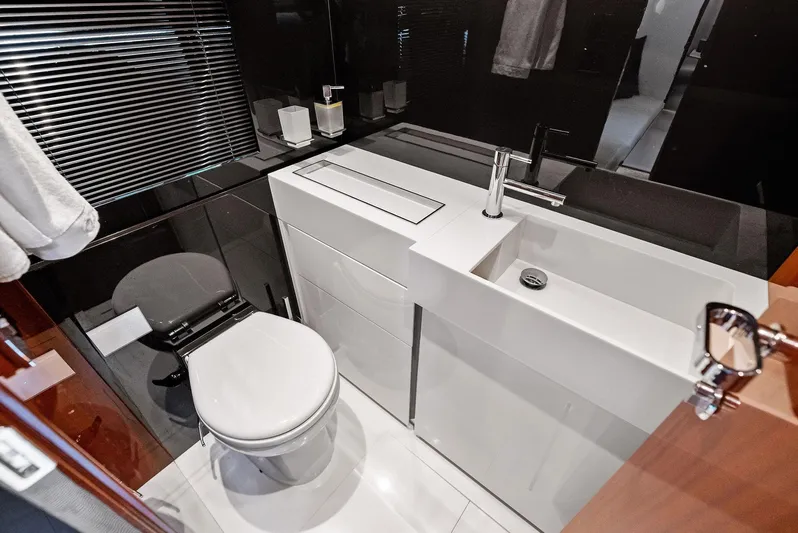 Phantom Yacht Photos Pics 