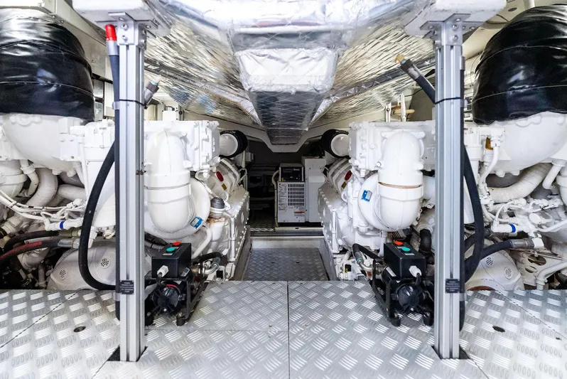 Phantom Yacht Photos Pics 