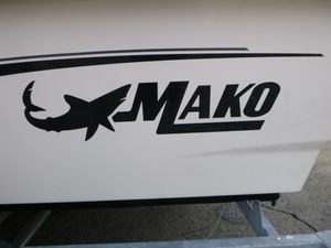 2023 Mako Pro Skiff 19 CC logo on boat hull