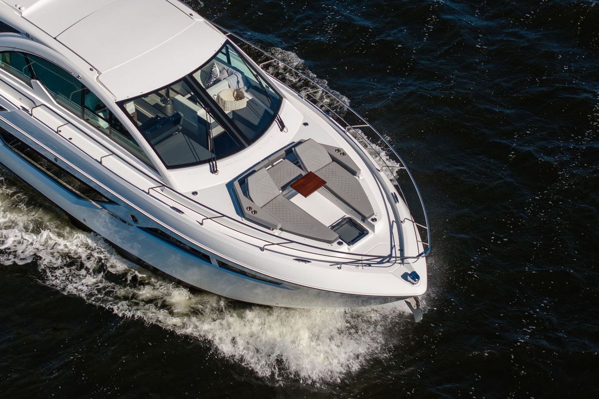 2020 Cruisers Yachts 50 