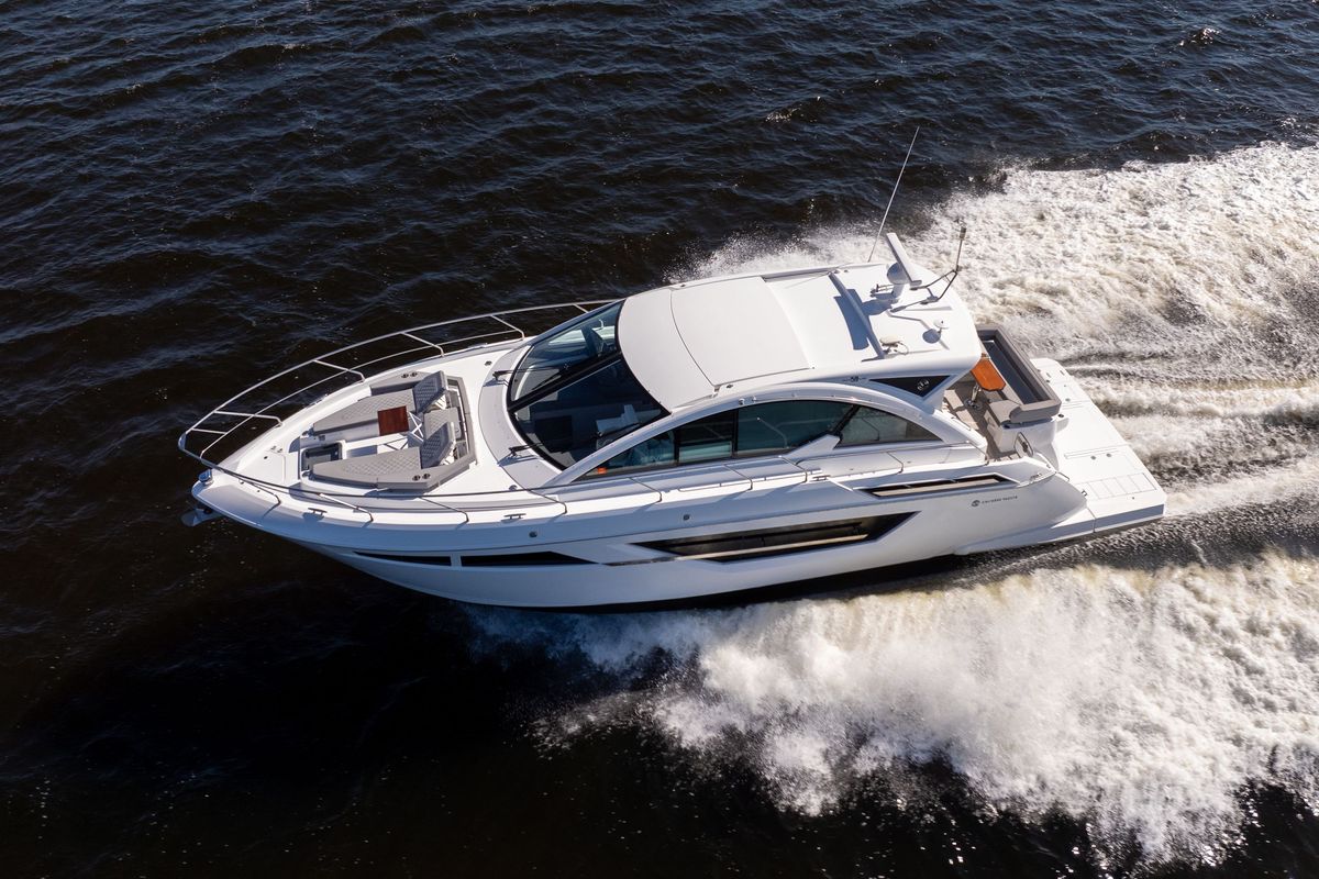 2020 Cruisers Yachts 50 