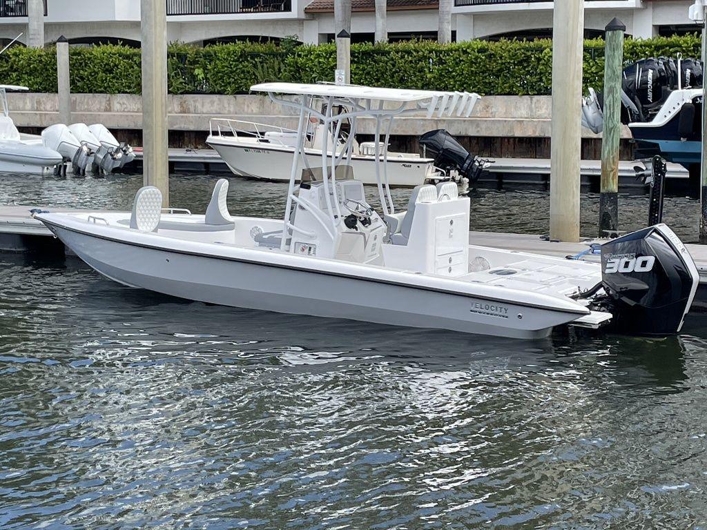 Velocity 260 Bay