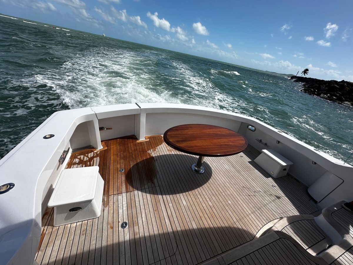 2011 Hatteras 59 