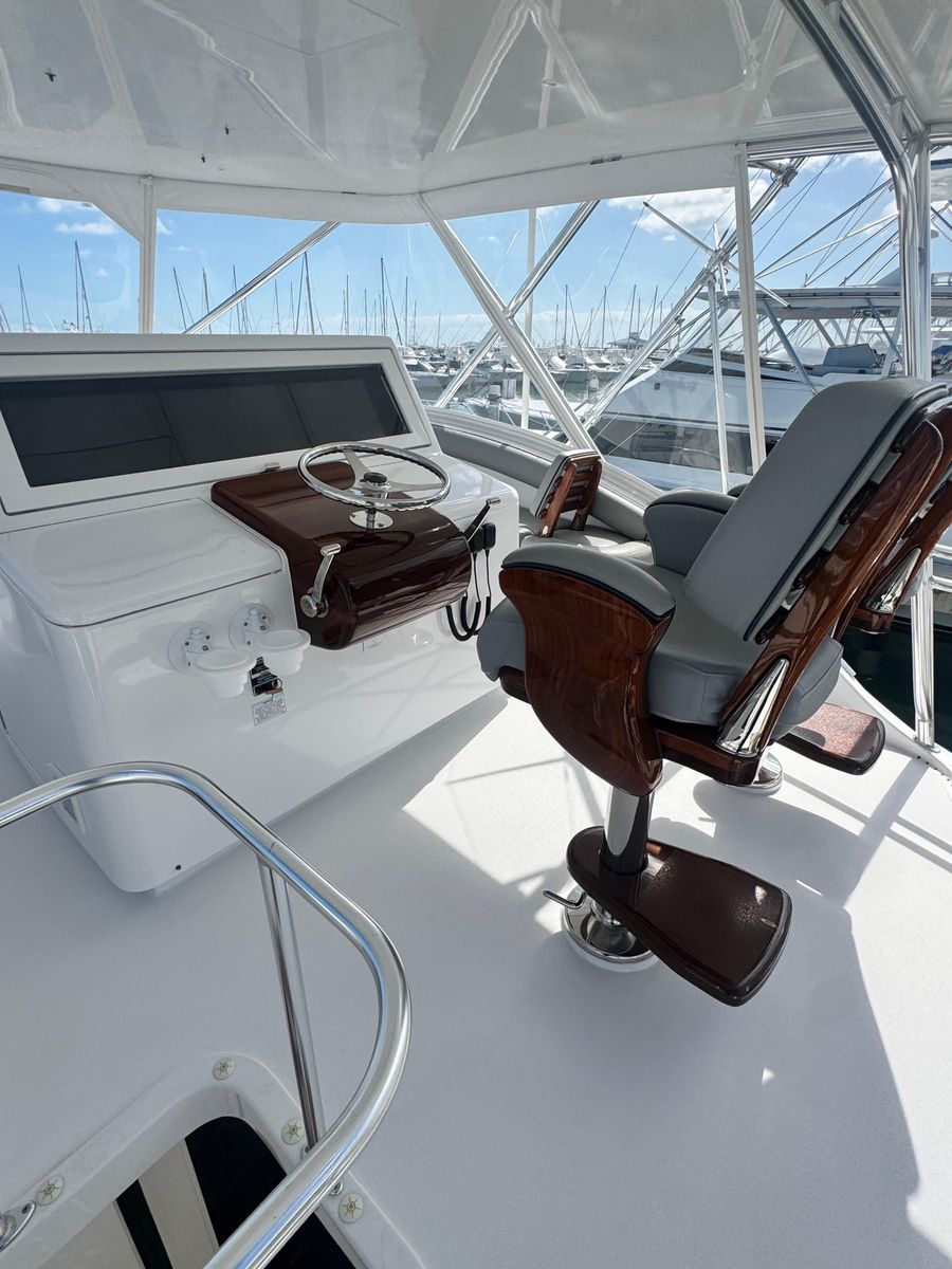 2011 Hatteras 59 