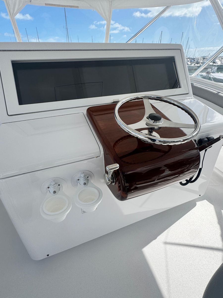 2011 Hatteras 59 