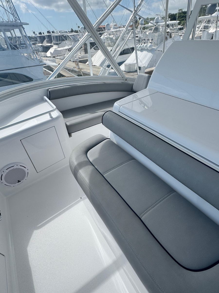 2011 Hatteras 59 