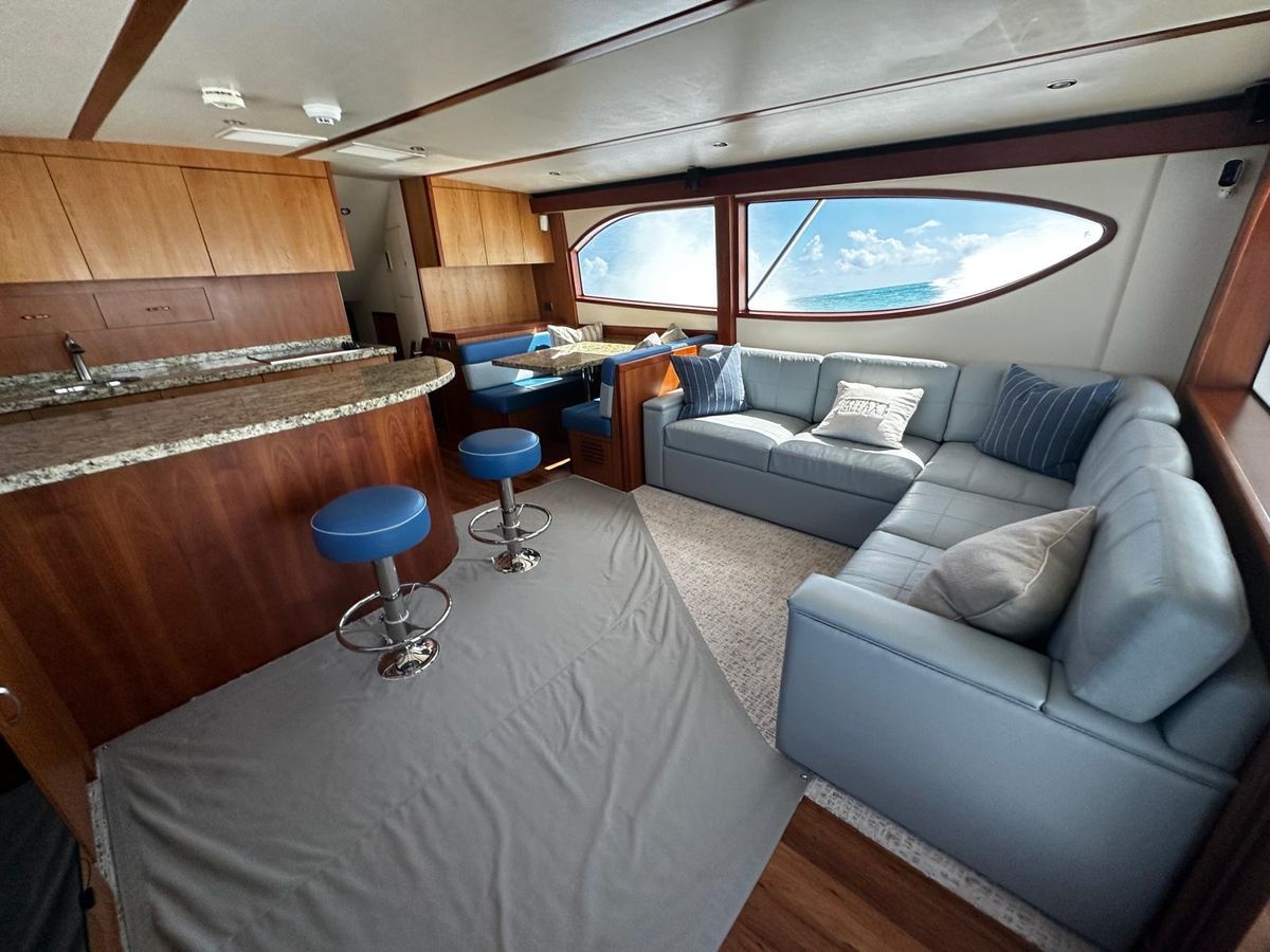 2011 Hatteras 59 