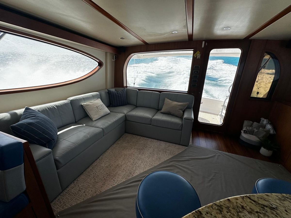 2011 Hatteras 59 