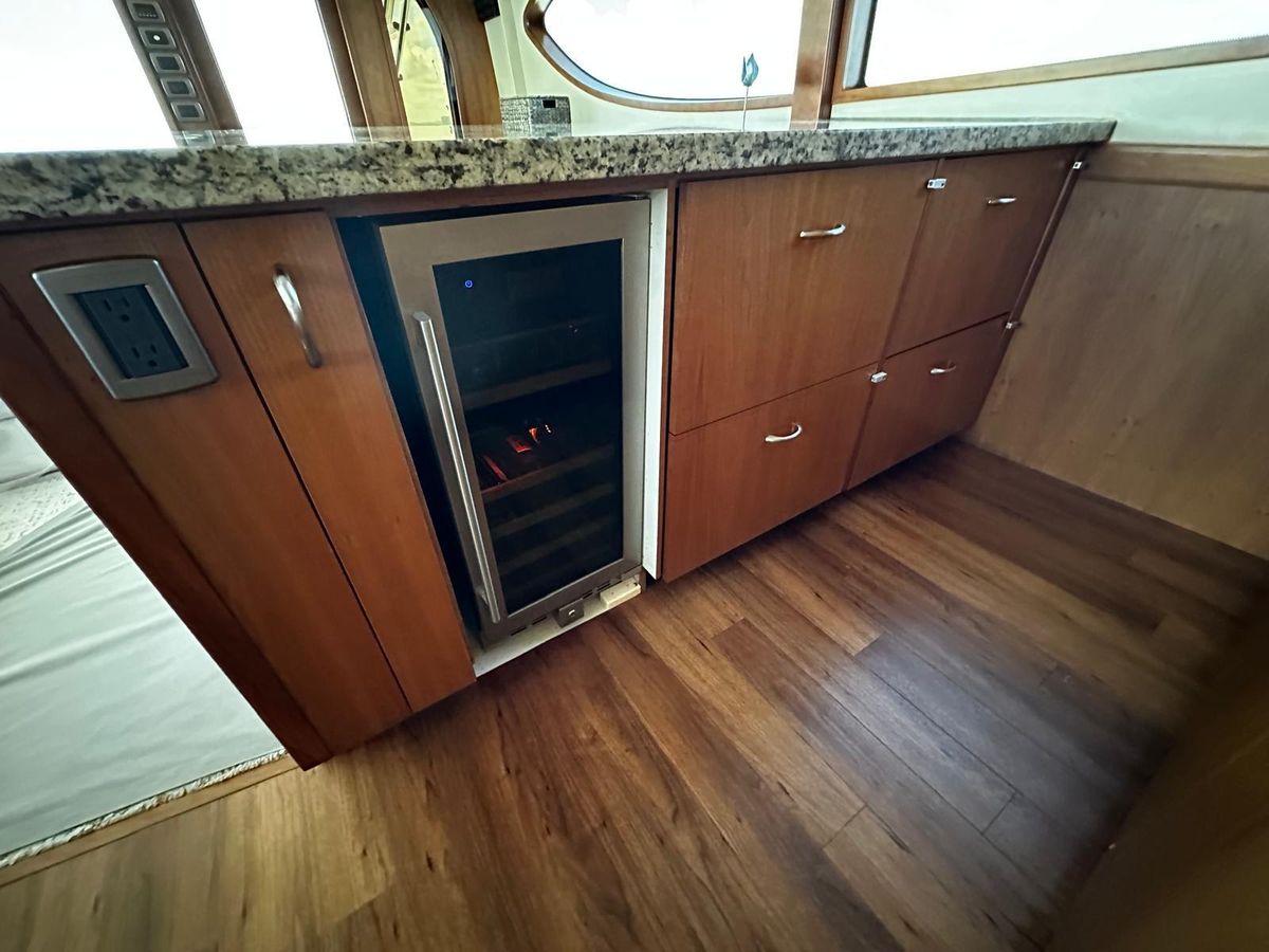 2011 Hatteras 59 