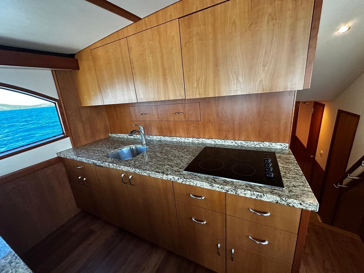 2011 Hatteras 59 