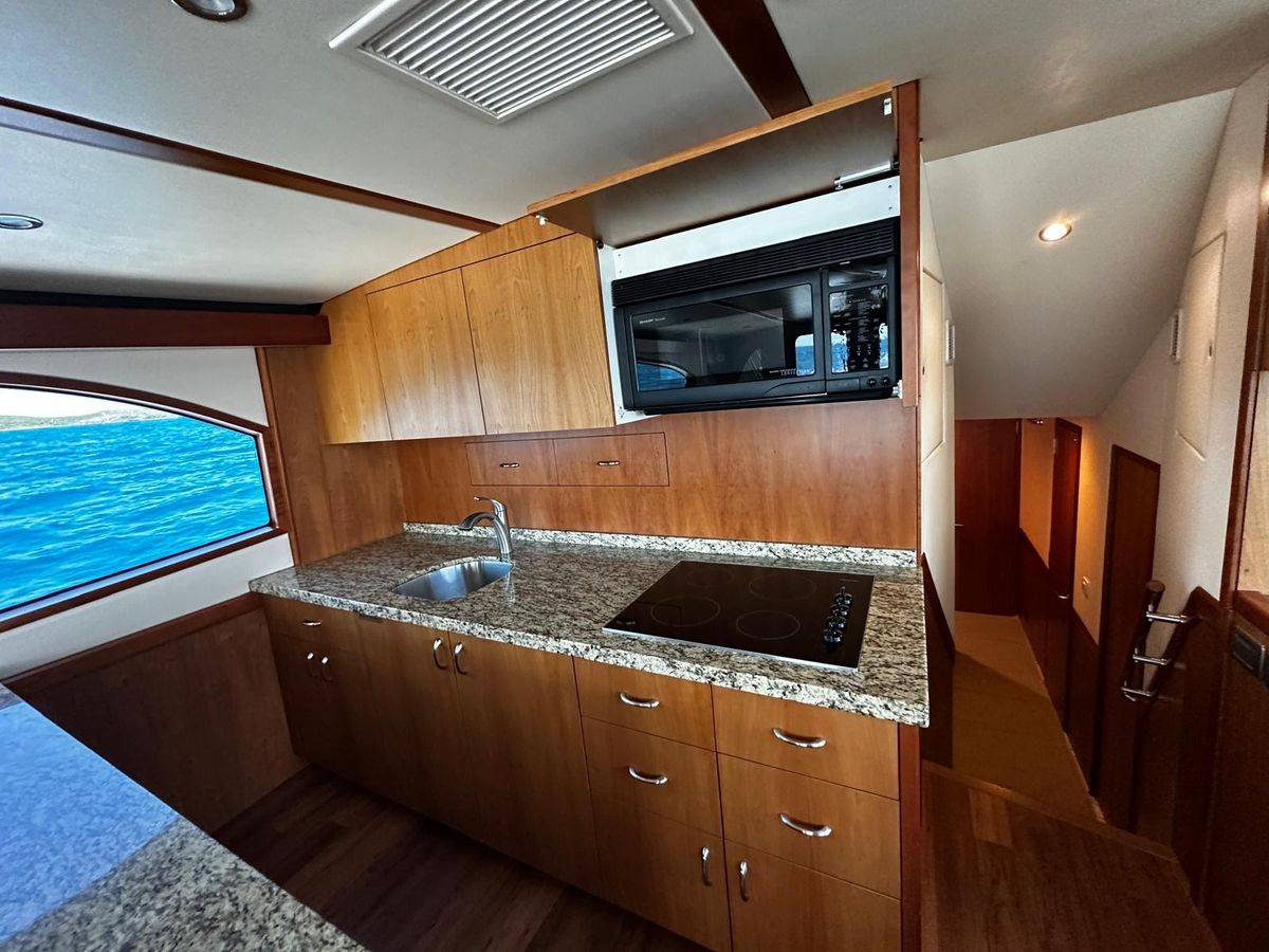 2011 Hatteras 59 