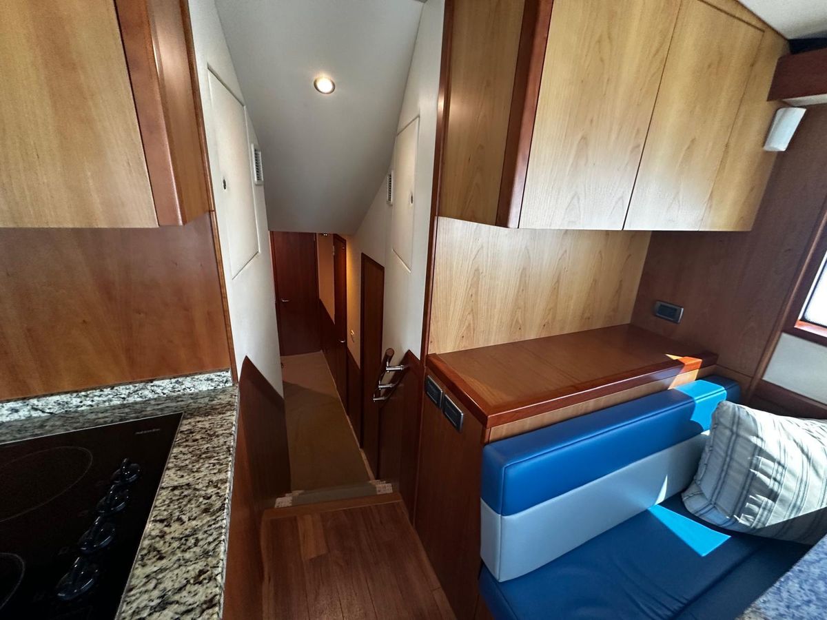 2011 Hatteras 59 