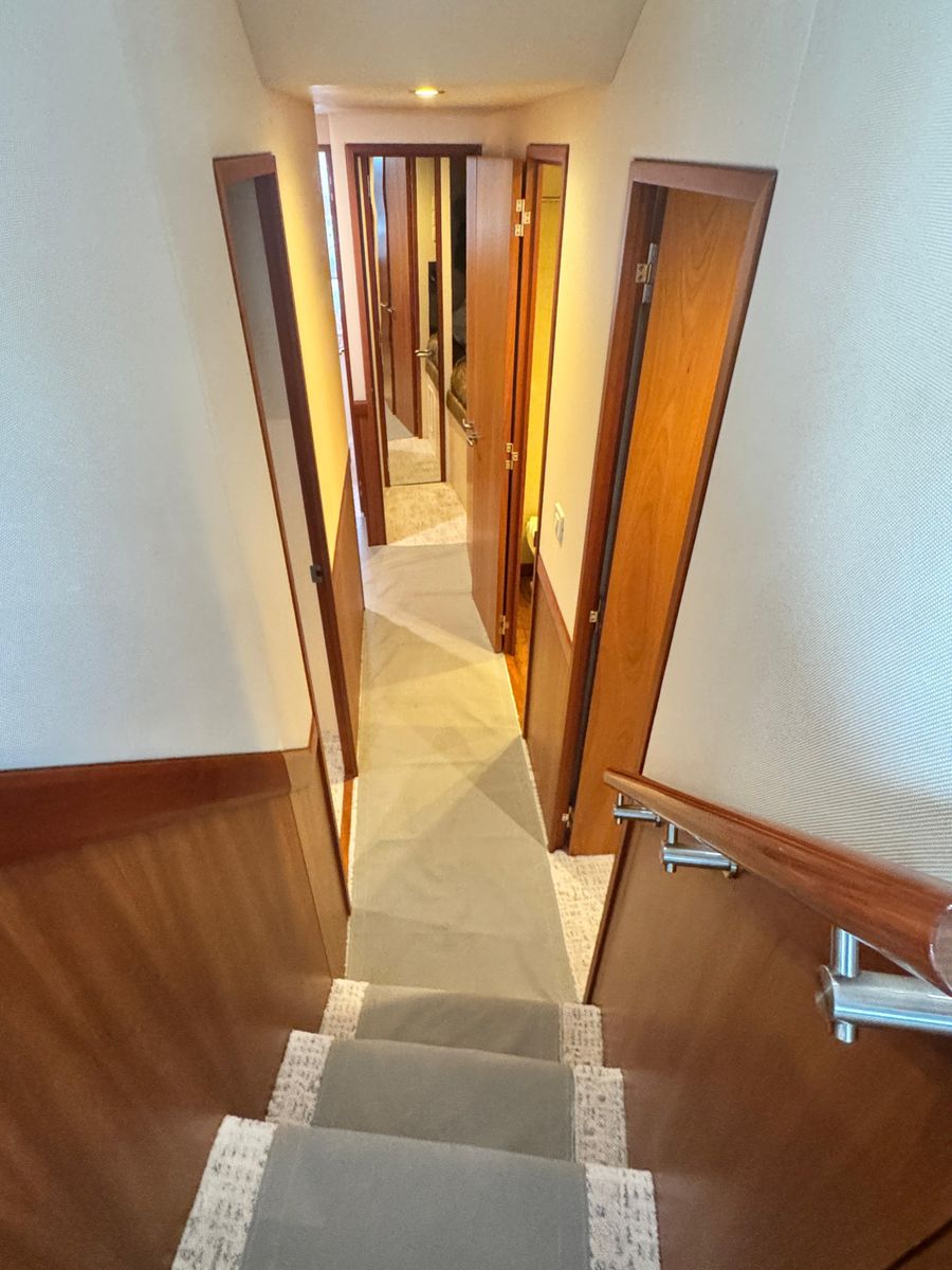 2011 Hatteras 59 