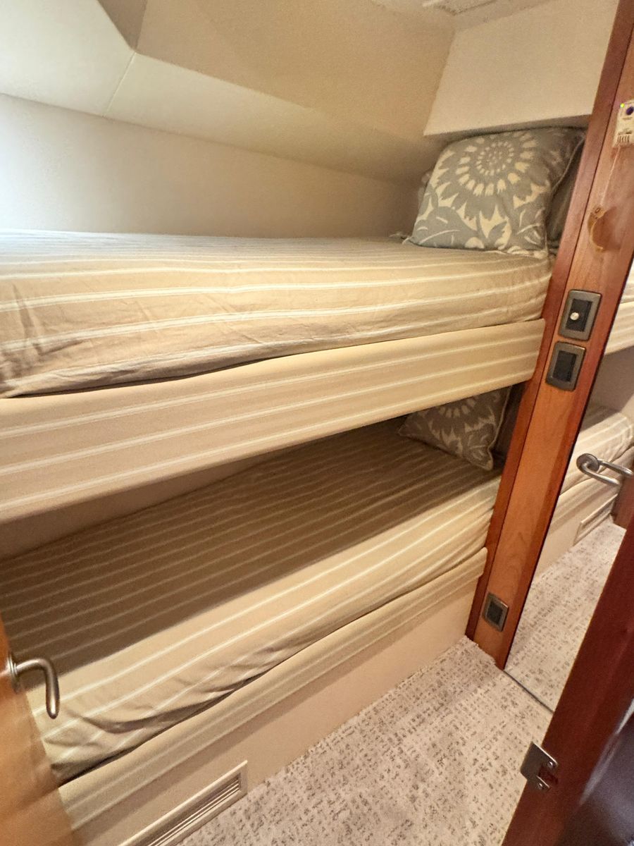 2011 Hatteras 59 