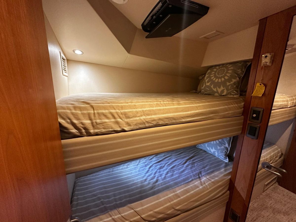 2011 Hatteras 59 