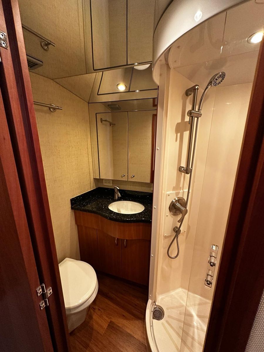 2011 Hatteras 59 