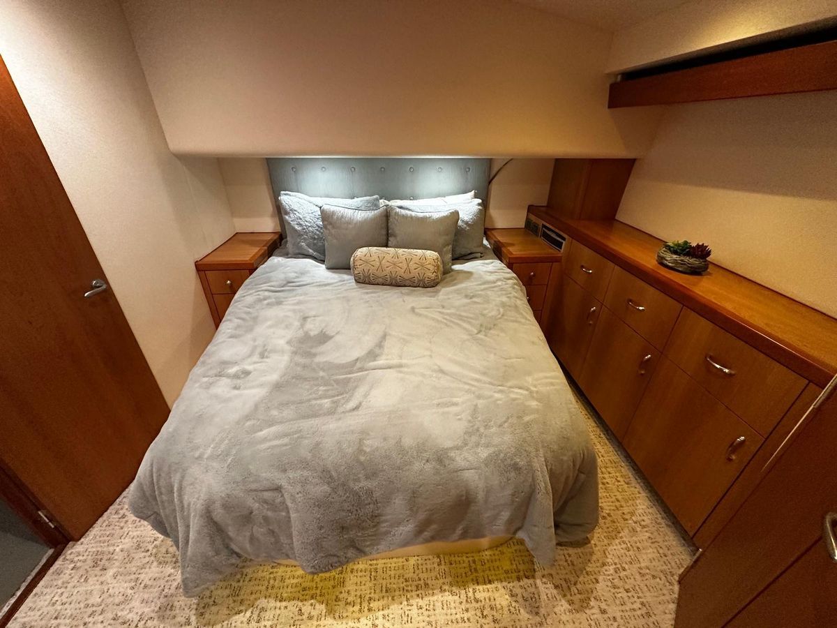 2011 Hatteras 59 
