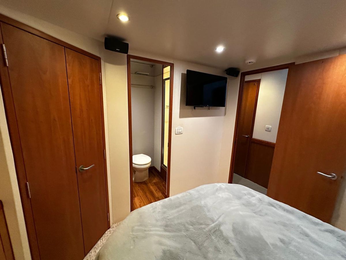 2011 Hatteras 59 