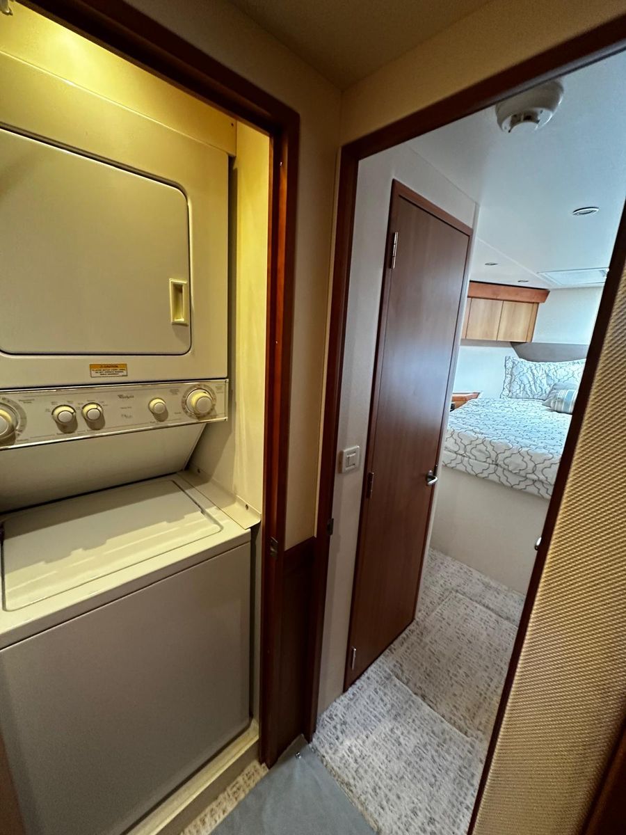 2011 Hatteras 59 