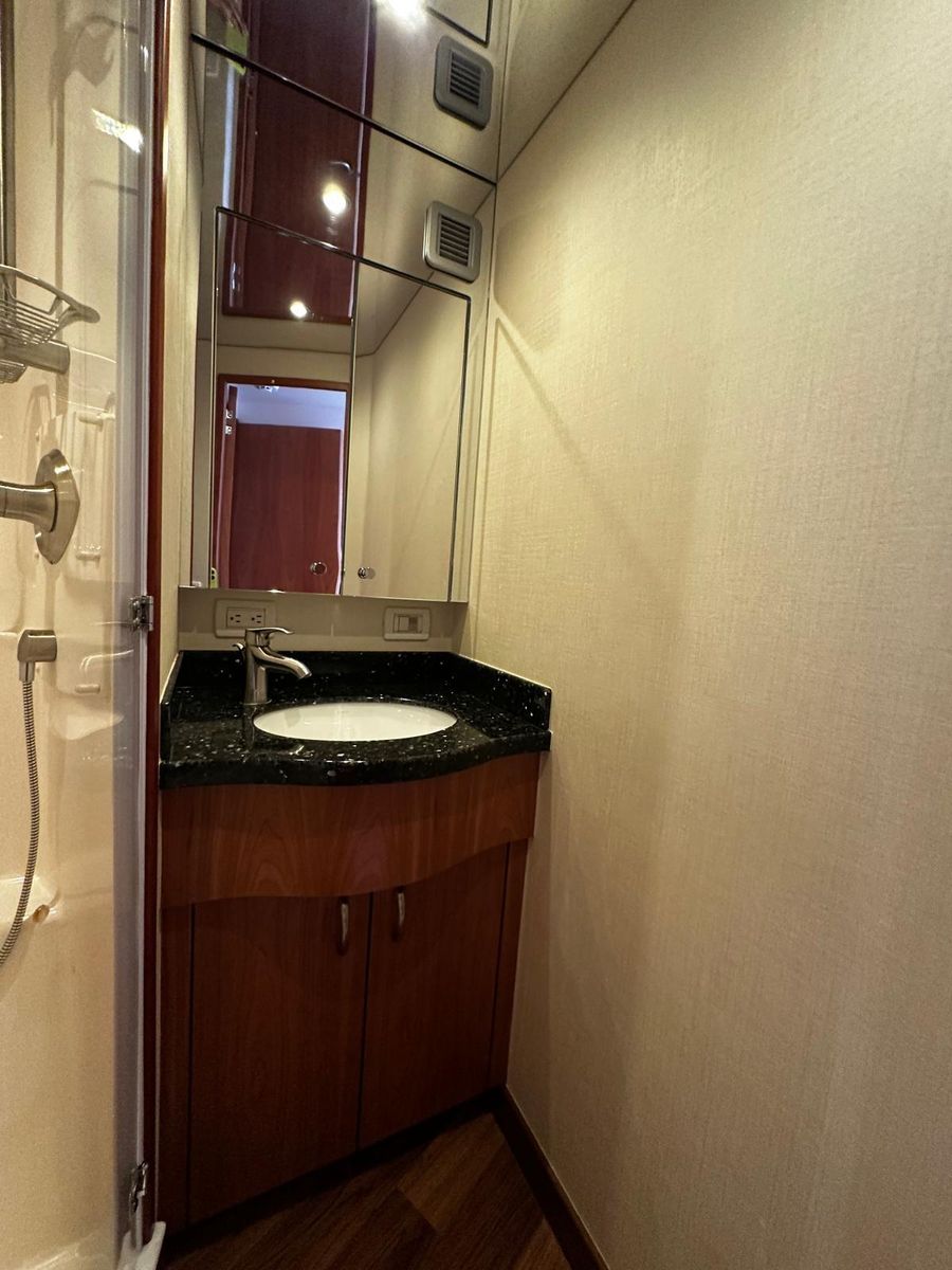 2011 Hatteras 59 