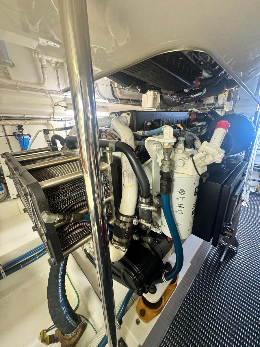2011 Hatteras 59 