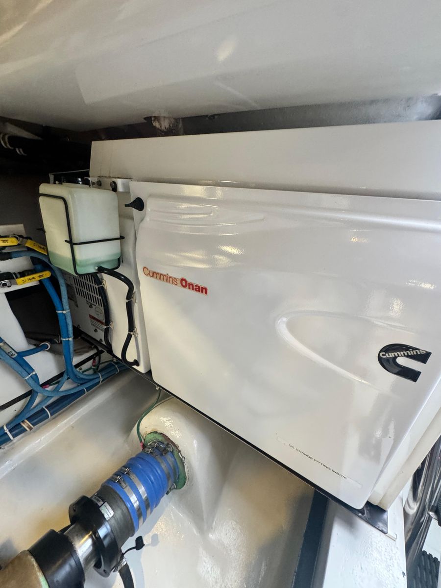 2011 Hatteras 59 