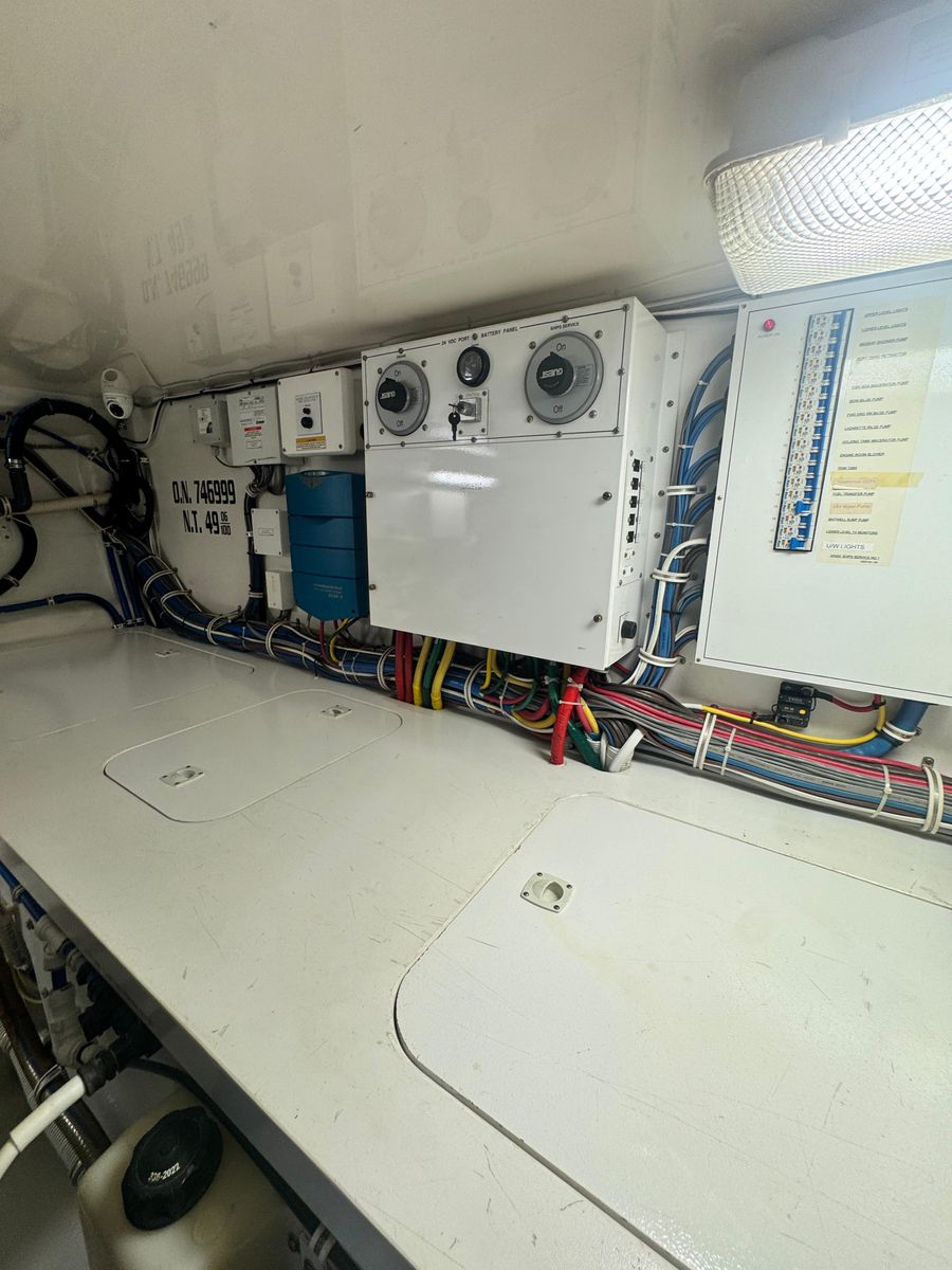2011 Hatteras 59 